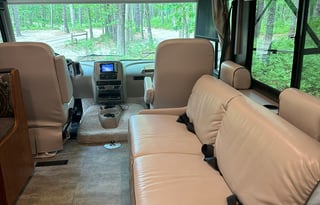 Winnebago-Superior Ride-Deluxe Living-Family Fun