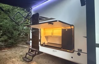 Happy Camper Family 5th Wheel