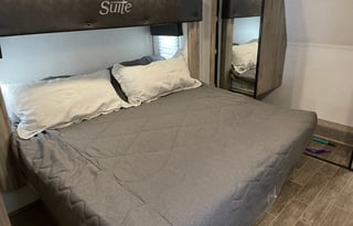 2021 ForestRiver RV Cherokee Arctic Wolf Suite3770