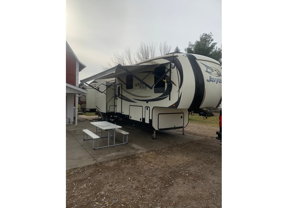 Fifth Wheel rentals in Lapeer
