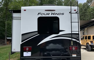Rollin Ritz  2022 Thor Motor Coach Four Winds 31E