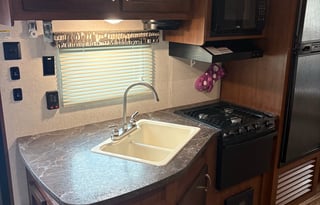 Spacious 28’ Camper – Perfect Family Getaway!