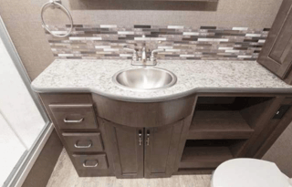 Remi the RV 2017 Thor Hurricane 35m