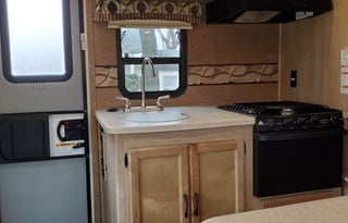 Classic Coachmen Comfort - Pet Friendly!