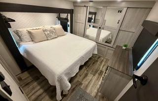 2022 Montana High Country 377FL (BRFL 1811)