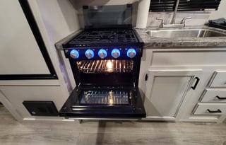 2021 Highland Ridge Trailer Hotel on Wheels!