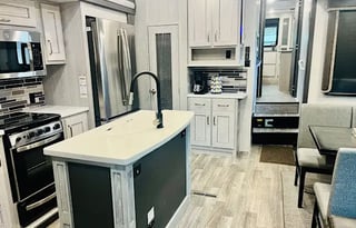 Monntana/sleeps 8/KING BED, Bunk room, Pets ok