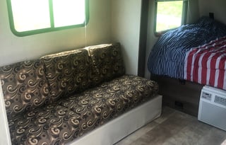 2018 KZ Sportsmen Classic 151RB