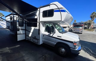 32*NEW 2023* Luxury SUNSEEKER 10 Sleeper w Bunks!