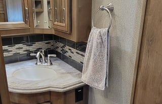 Family Fun Coach-MN-Bring Fido -2Bath! - 2019