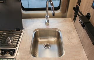 Easy to drive/park 2022 Thor Scope 18m