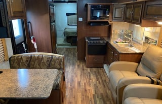 Adventure-Ready Bunkhouse RV – Sleeps 8