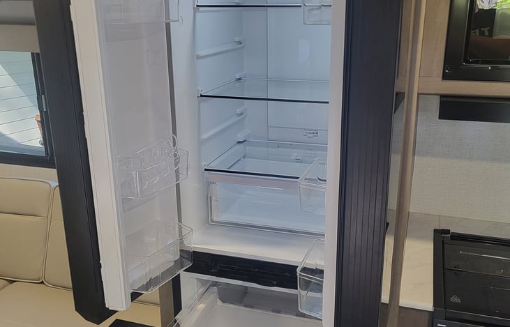 Large refrigerator with large drawer freezer