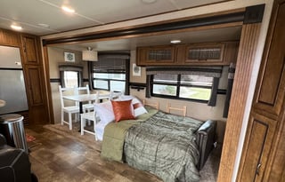 Schulz 2017 CrossRoads Zinger 30’ Travel Trailer