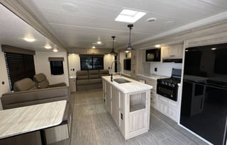 2024 EAST TO WEST Silver Lake 29K2S