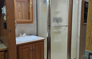 2004 Thor Four Winds Hurricane 32ft.