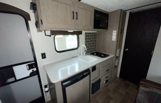 Camping on EASY MODE / Family-Ready / Easy to Tow!