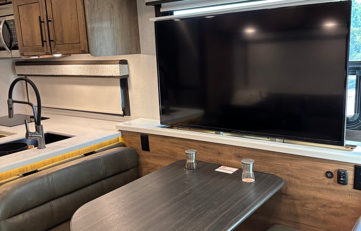 Dinette for 4 and the TV on a televator so its there when you want it and gone when you don't!