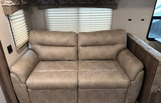 Wanderer-For Couples Who Love to Travel in Comfort