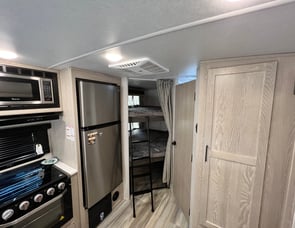 Forest River RV Flagstaff Micro Lite 25BRDS
