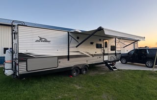 Fully Loaded NE Wisconsin Camper-Sleeps up to 10