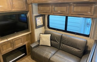 2020 Thor Motor Coach Miramar - 37.1 foot