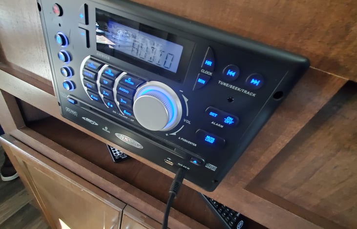 AM/FM,  DVD/CD, Bluetooth and Aux inputs. Speakers A are inside. Speakers C are outside.
Connect the TV as well