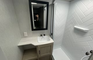 Pet Friendly Luxury Family Retreat on Wheels