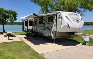 Luxury 2019 Coachmen Chaparral 42’ 392MBL