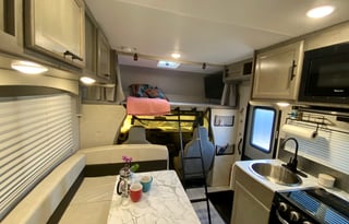 EZ to drive- 2021 Perfect Size Class C HotelBuster