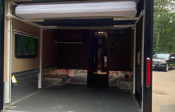 Queen beds go to the ceiling with power.