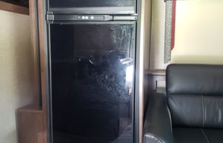 2018 Thor Motor Coach Outlaw 29J (low-miles)