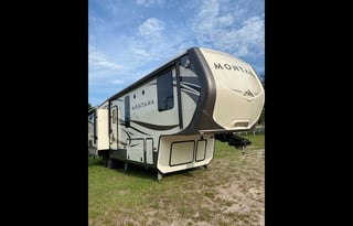 Joe's Spacious Big Rig