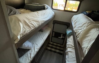 Family Friendly RV w/4 Bunks! **Delivery Only**