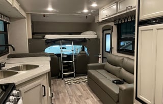 (Unit 3) 2022 Jayco with bunks!