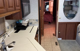 2004 Winnebago Adventurer 38N
