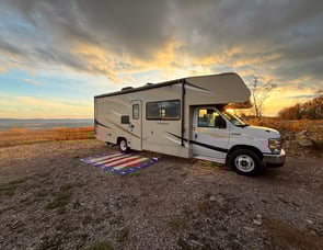 Coachmen RV Leprechaun 260RS Ford 350