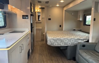 2023 Renegade Vienna 25VRML, Mercedes 3500 Chassis