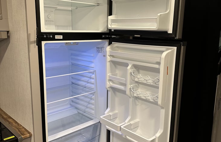 Renter responsible for stocking refrigerator.