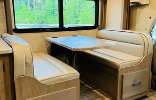 2022 Thor Four Winds 31E (with Bunkhouse)