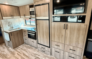 IMAGINE-2 Pvt Queen Master, Bunks, Dinette & Sofa