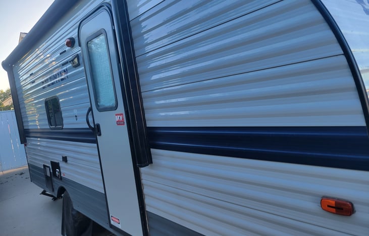 Outdoor entrance to the trailer