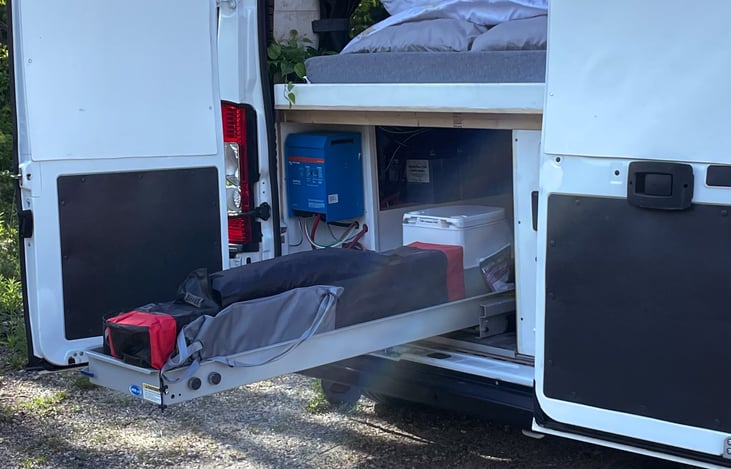 Pull out slide from garage for easy access.