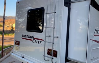 2020 Thor Freedom Elite 30FE Sleeps 8 Clean!