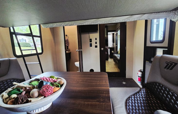 Dinning/Hangout area