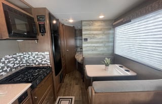 Adventure-Ready 2019 Winnebago Outlook 25J –