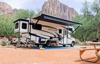 2021 27' RV with 3 Slides