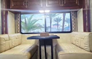 2011 Thor Motor Coach - Hurricane 32D