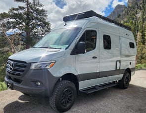 Winnebago Revel 44E