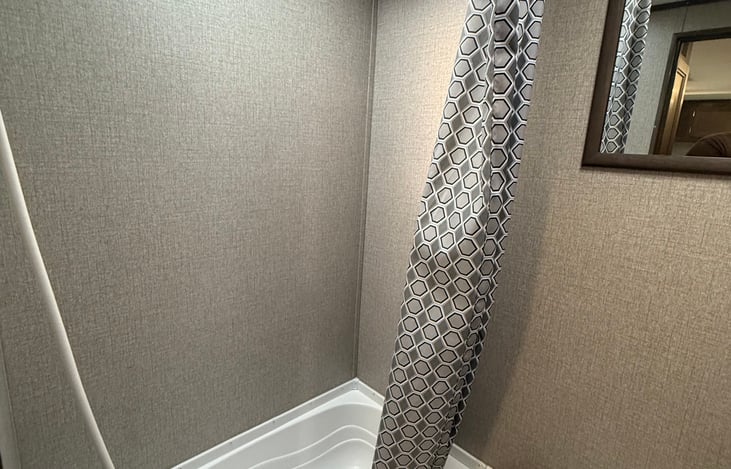Shower and bathtub combo